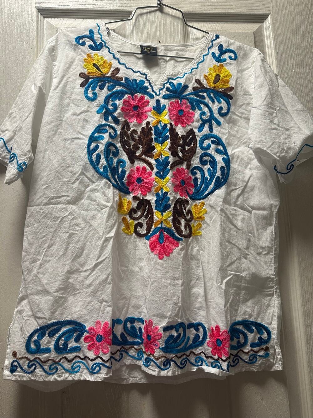 Moja women’s blouse embroidered floral design short sleeve size Md